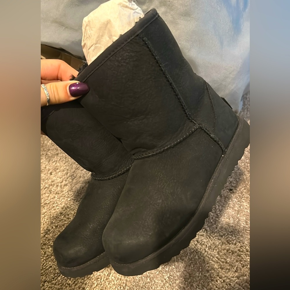 Kids US 2 AUTH UGG BOOTS